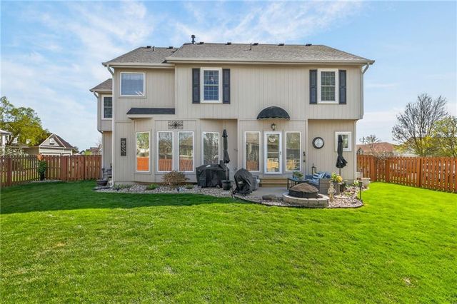 661 N Poplar Circle, Gardner, KS 66030