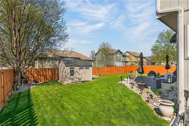 661 N Poplar Circle, Gardner, KS 66030