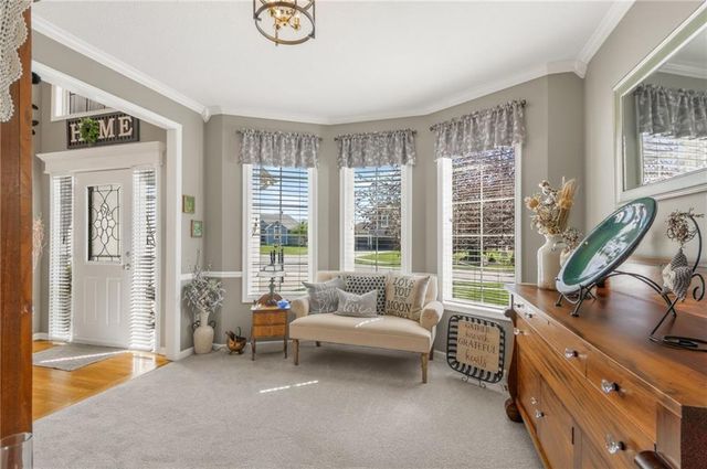 661 N Poplar Circle, Gardner, KS 66030