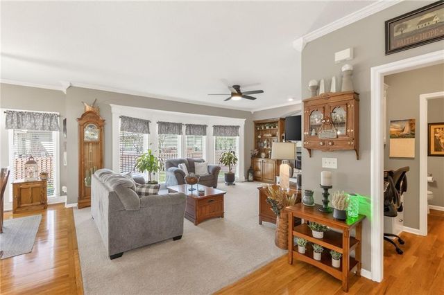 661 N Poplar Circle, Gardner, KS 66030