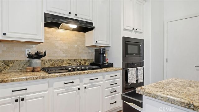 6067 Cone Peak, Fontana, CA 92336