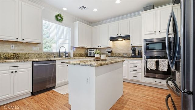 6067 Cone Peak, Fontana, CA 92336