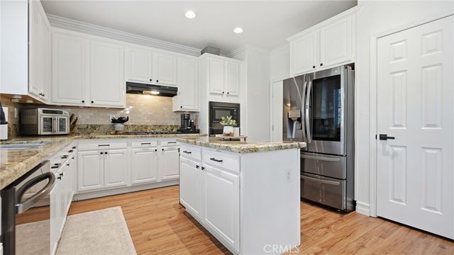 6067 Cone Peak, Fontana, CA 92336