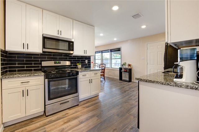 7318 Hummingbird Lane, Texas City, TX 77591