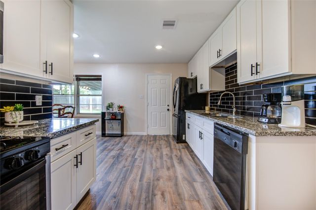 7318 Hummingbird Lane, Texas City, TX 77591