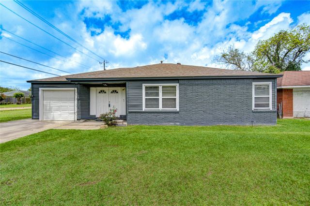 7318 Hummingbird Lane, Texas City, TX 77591