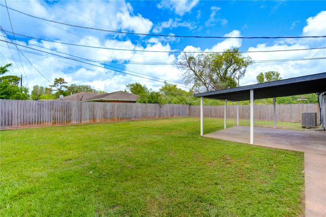 7318 Hummingbird Lane, Texas City, TX 77591