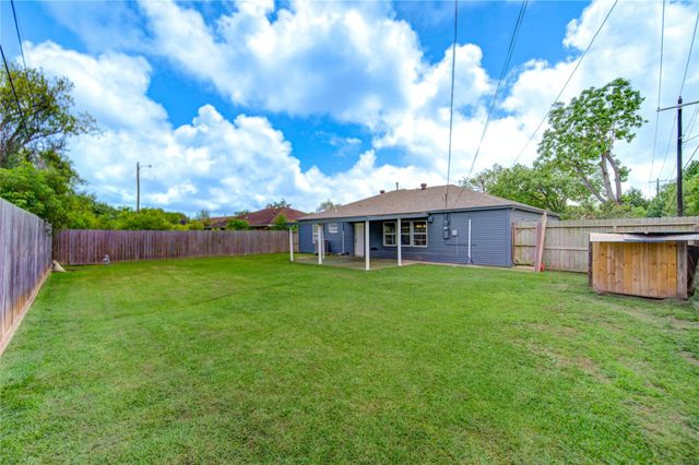 7318 Hummingbird Lane, Texas City, TX 77591