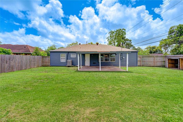 7318 Hummingbird Lane, Texas City, TX 77591