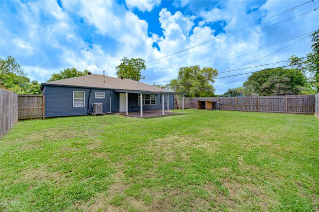 7318 Hummingbird Lane, Texas City, TX 77591