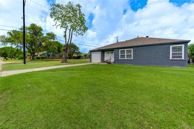 7318 Hummingbird Lane, Texas City, TX 77591