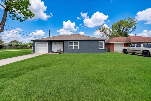 7318 Hummingbird Lane, Texas City, TX 77591