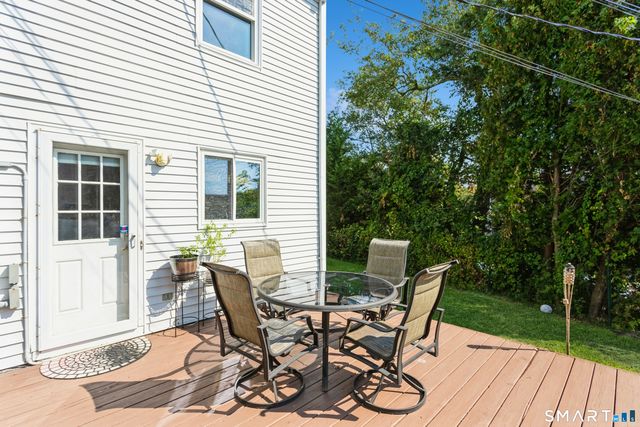 32 Sherwood Place 32, Fairfield, CT 06890