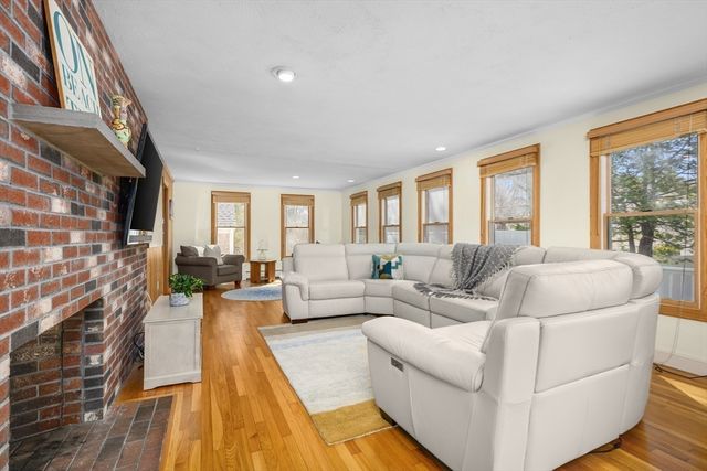 61 Linda Ln, Barnstable, MA 02601