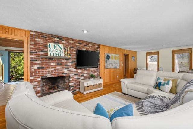 61 Linda Ln, Barnstable, MA 02601