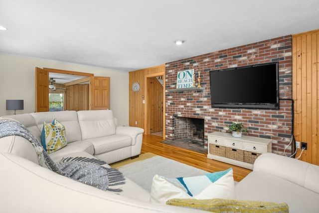 61 Linda Ln, Barnstable, MA 02601