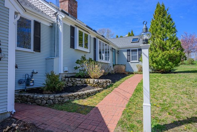 61 Linda Ln, Barnstable, MA 02601
