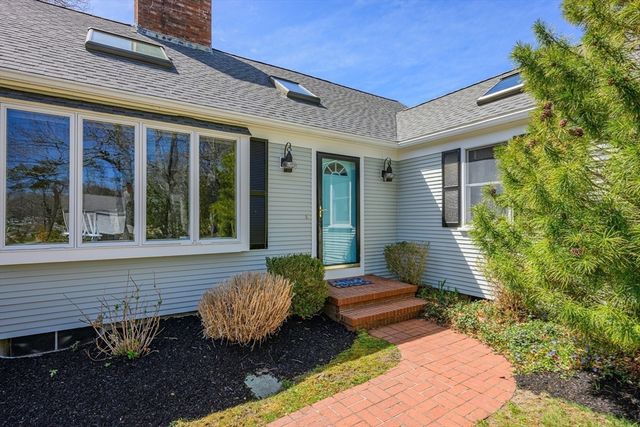 61 Linda Ln, Barnstable, MA 02601