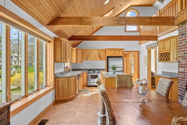 61 Linda Ln, Barnstable, MA 02601