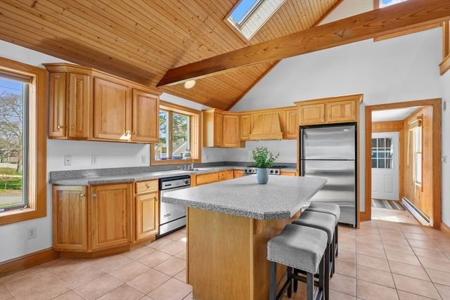 61 Linda Ln, Barnstable, MA 02601