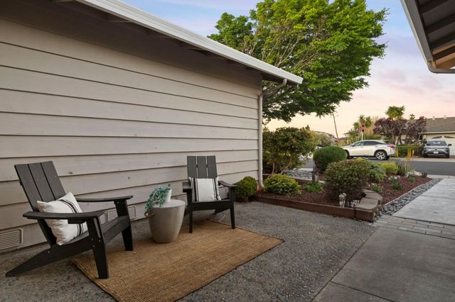 600 Comet Drive, Foster City, CA 94404