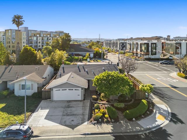 600 Comet Drive, Foster City, CA 94404