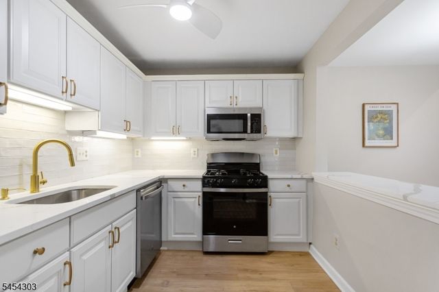 314 Cambridge Dr, Butler Boro, NJ 07405