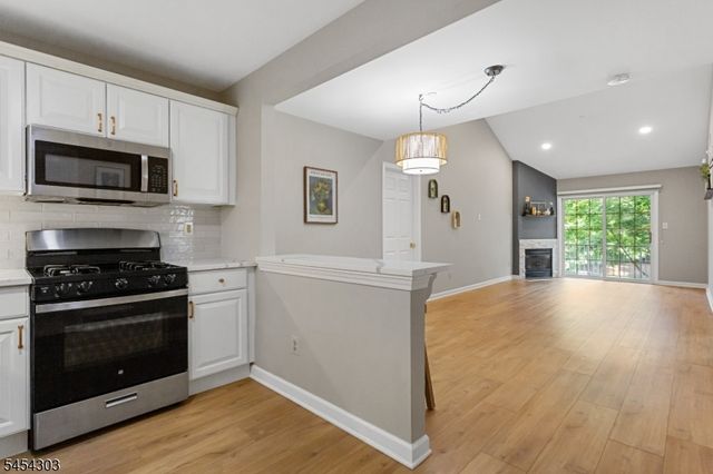 314 Cambridge Dr, Butler Boro, NJ 07405