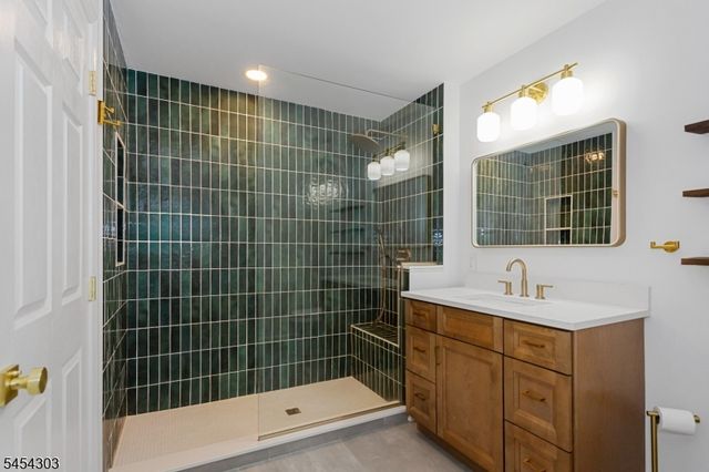 314 Cambridge Dr, Butler Boro, NJ 07405