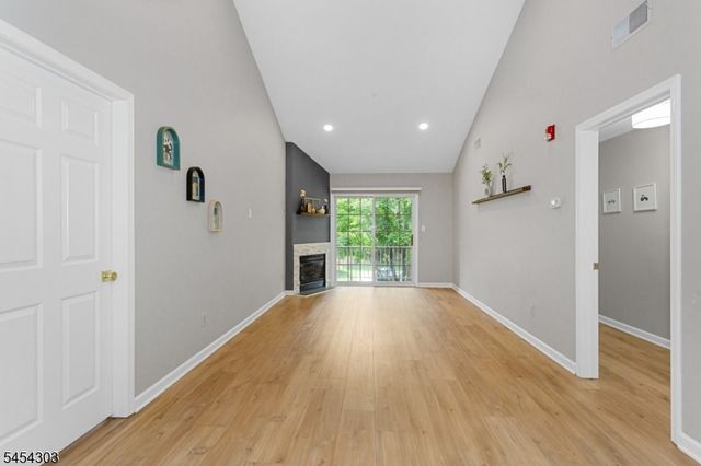 314 Cambridge Dr, Butler Boro, NJ 07405