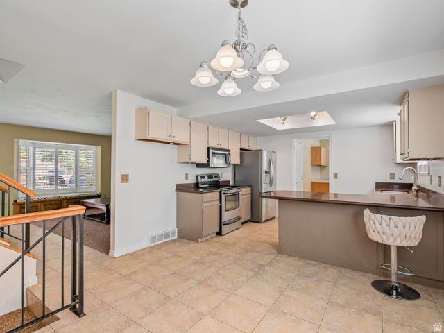 5547 S HARVEY HEIGHTS DR, Taylorsville, UT 84129