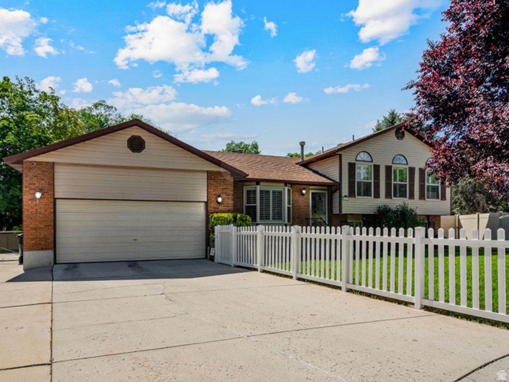 5547 S HARVEY HEIGHTS DR, Taylorsville, UT 84129
