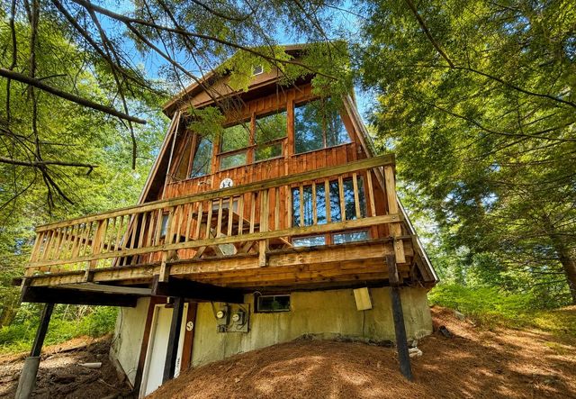1018 South Hill Road, Jamaica, VT 05343