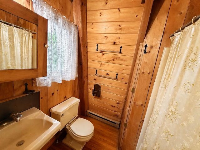 1018 South Hill Road, Jamaica, VT 05343