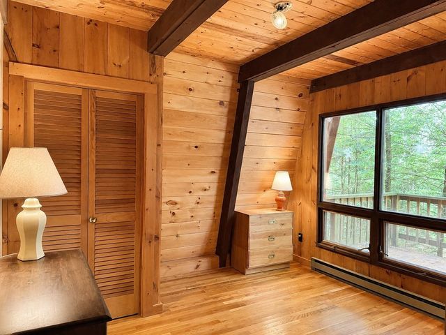1018 South Hill Road, Jamaica, VT 05343