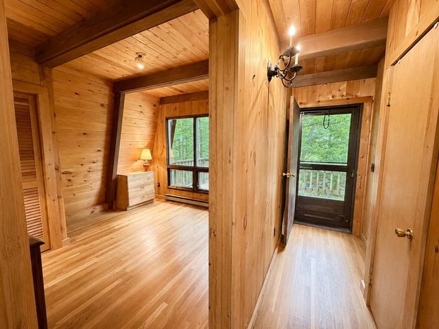 1018 South Hill Road, Jamaica, VT 05343