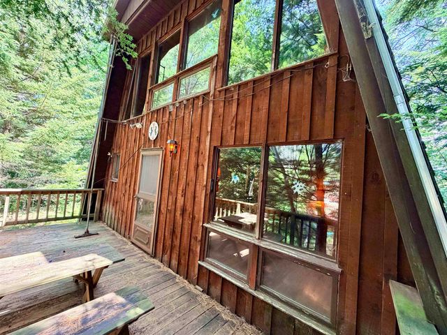 1018 South Hill Road, Jamaica, VT 05343