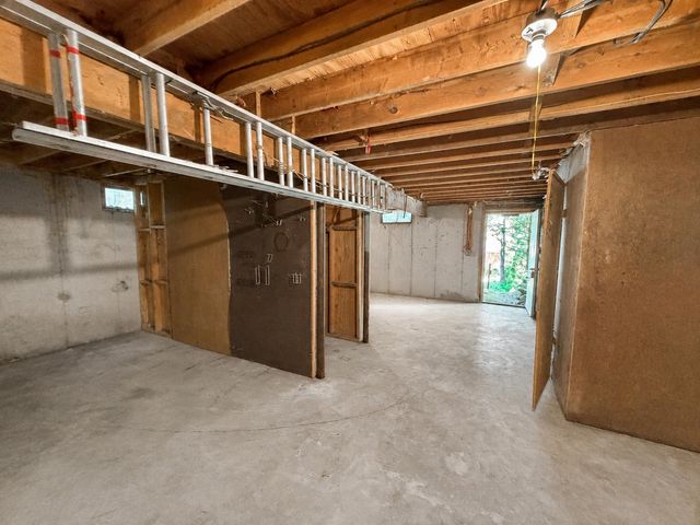 1018 South Hill Road, Jamaica, VT 05343