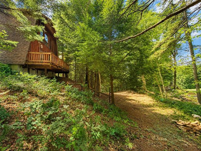 1018 South Hill Road, Jamaica, VT 05343