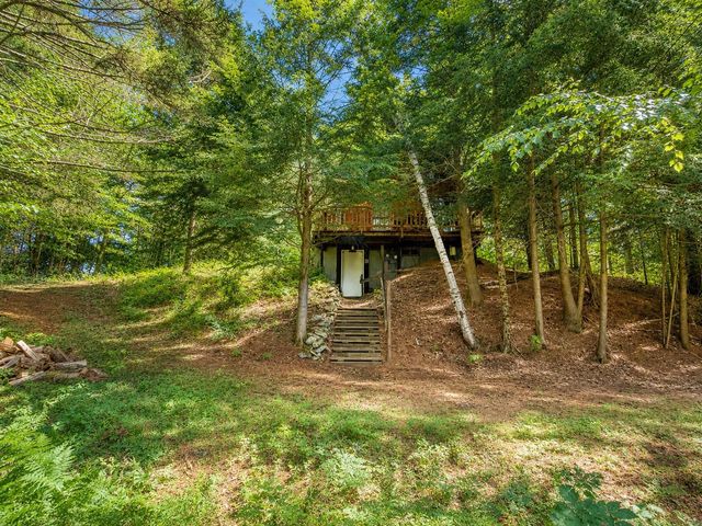 1018 South Hill Road, Jamaica, VT 05343