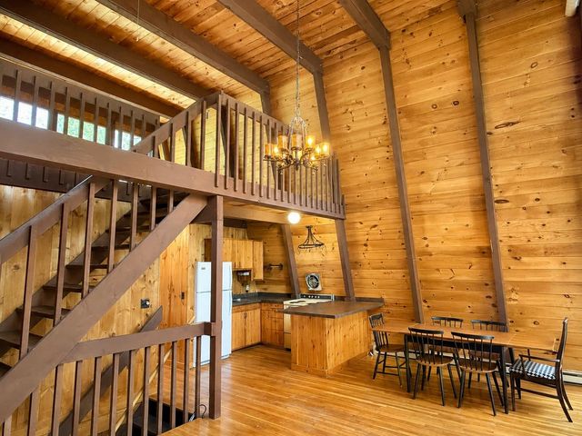 1018 South Hill Road, Jamaica, VT 05343