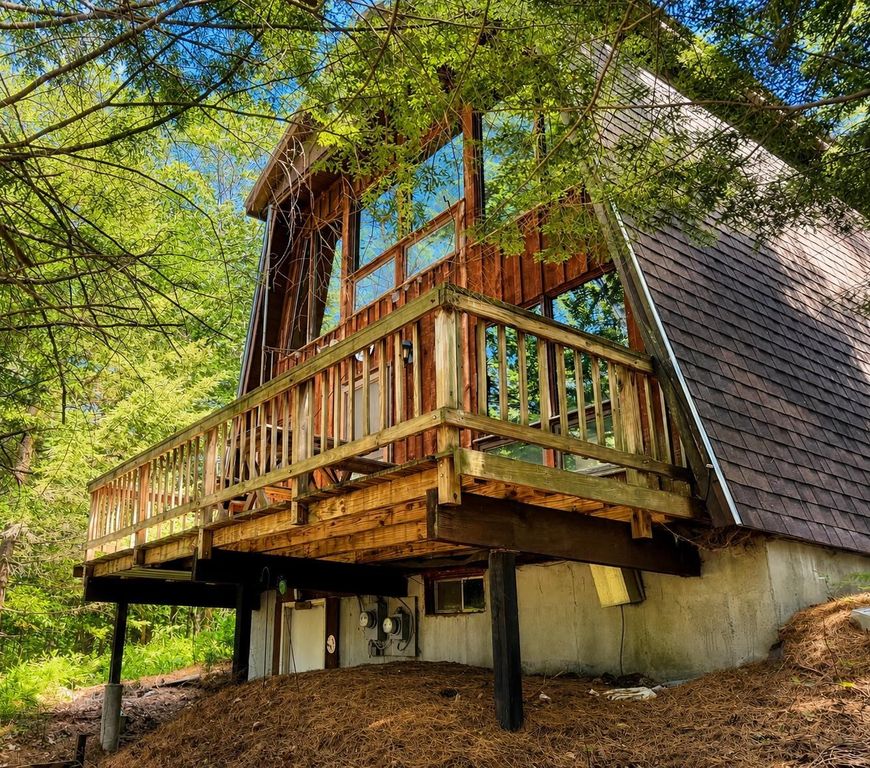 1018 South Hill Road, Jamaica, VT 05343
