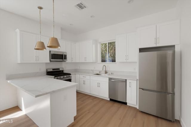 10558 Encino Avenue, Granada Hills (los Angeles), CA 91344