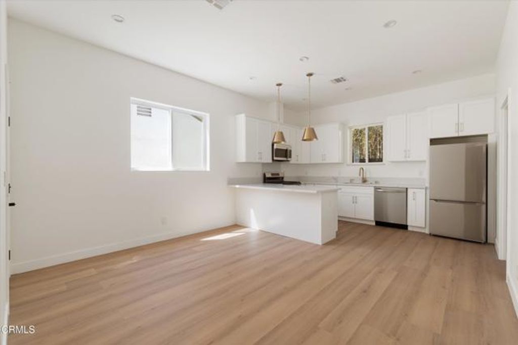 10558 Encino Avenue, Granada Hills (los Angeles), CA 91344