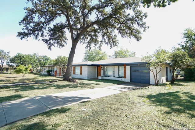 56 Ewing Pl, San Antonio, TX 78201