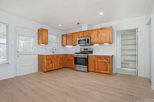 56 Ewing Pl, San Antonio, TX 78201