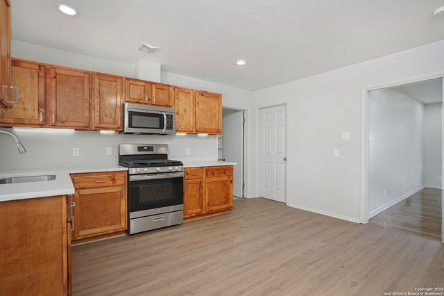 56 Ewing Pl, San Antonio, TX 78201