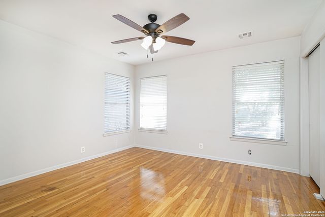 56 Ewing Pl, San Antonio, TX 78201