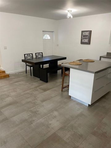 2375 NE 185th St, Miami, FL 33180