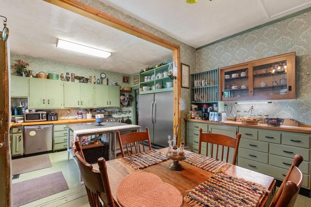 1016 N 29th STREET, Milwaukee, WI 53208